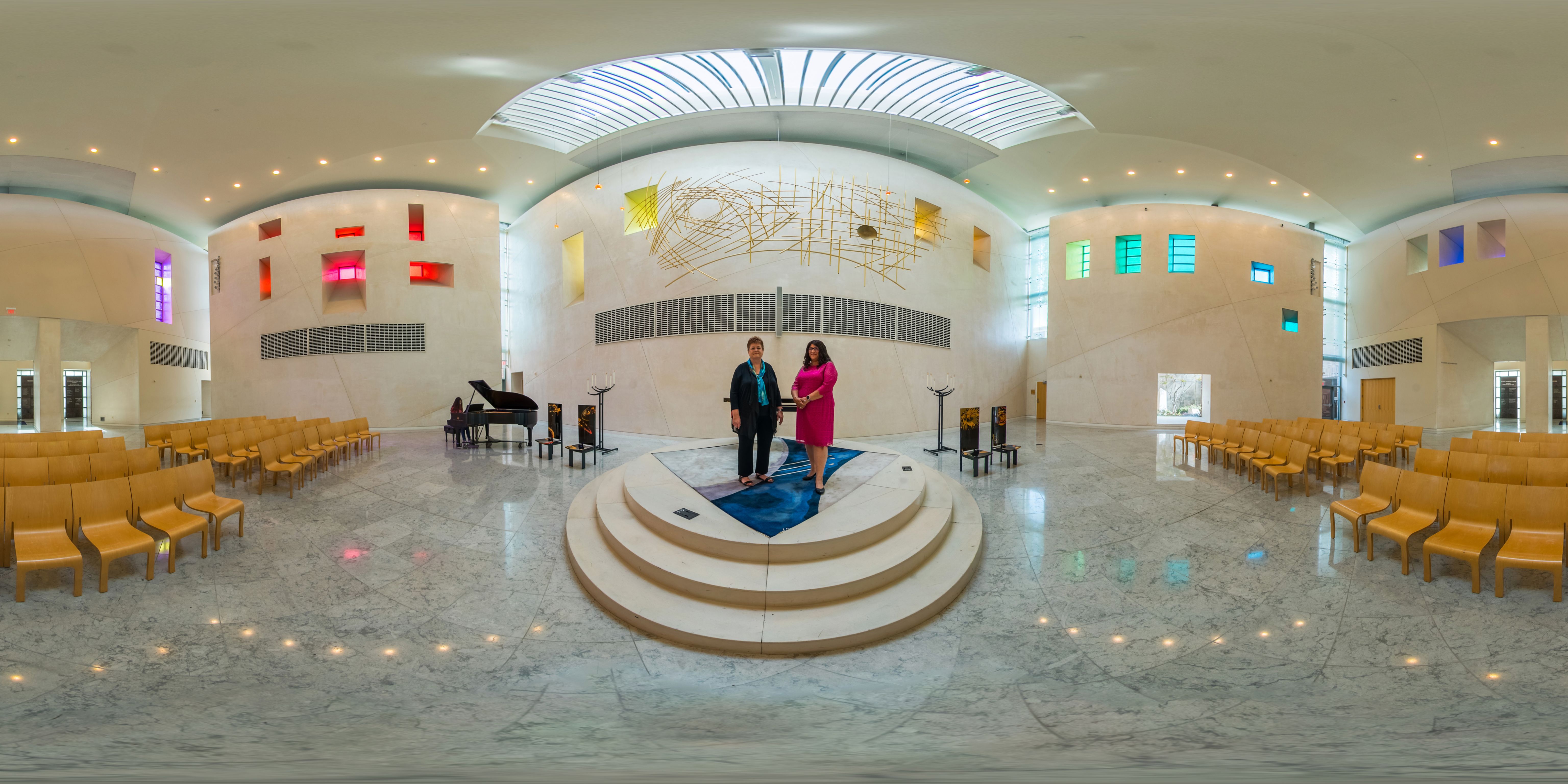 Experience immersive content