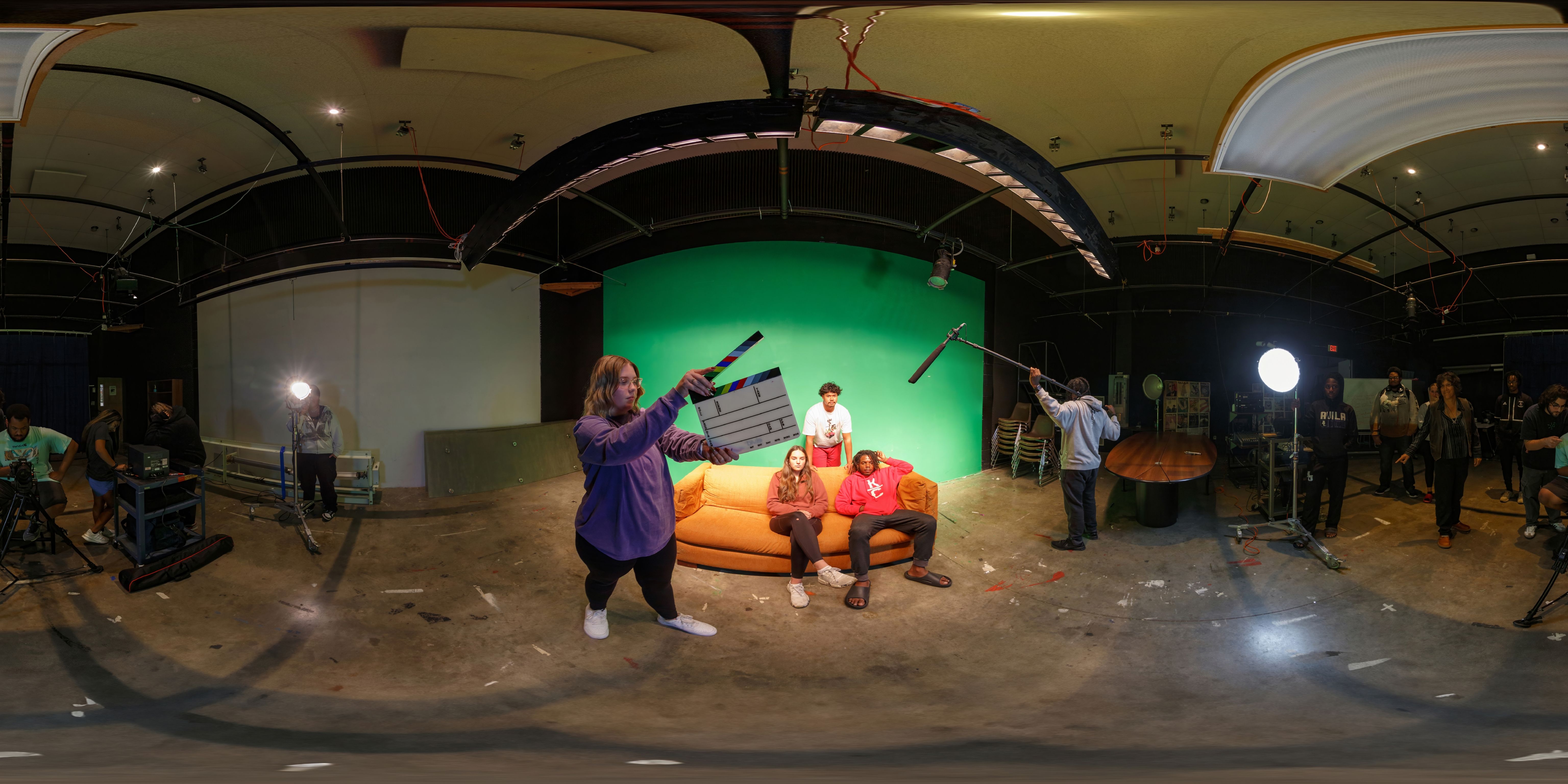 Experience immersive content