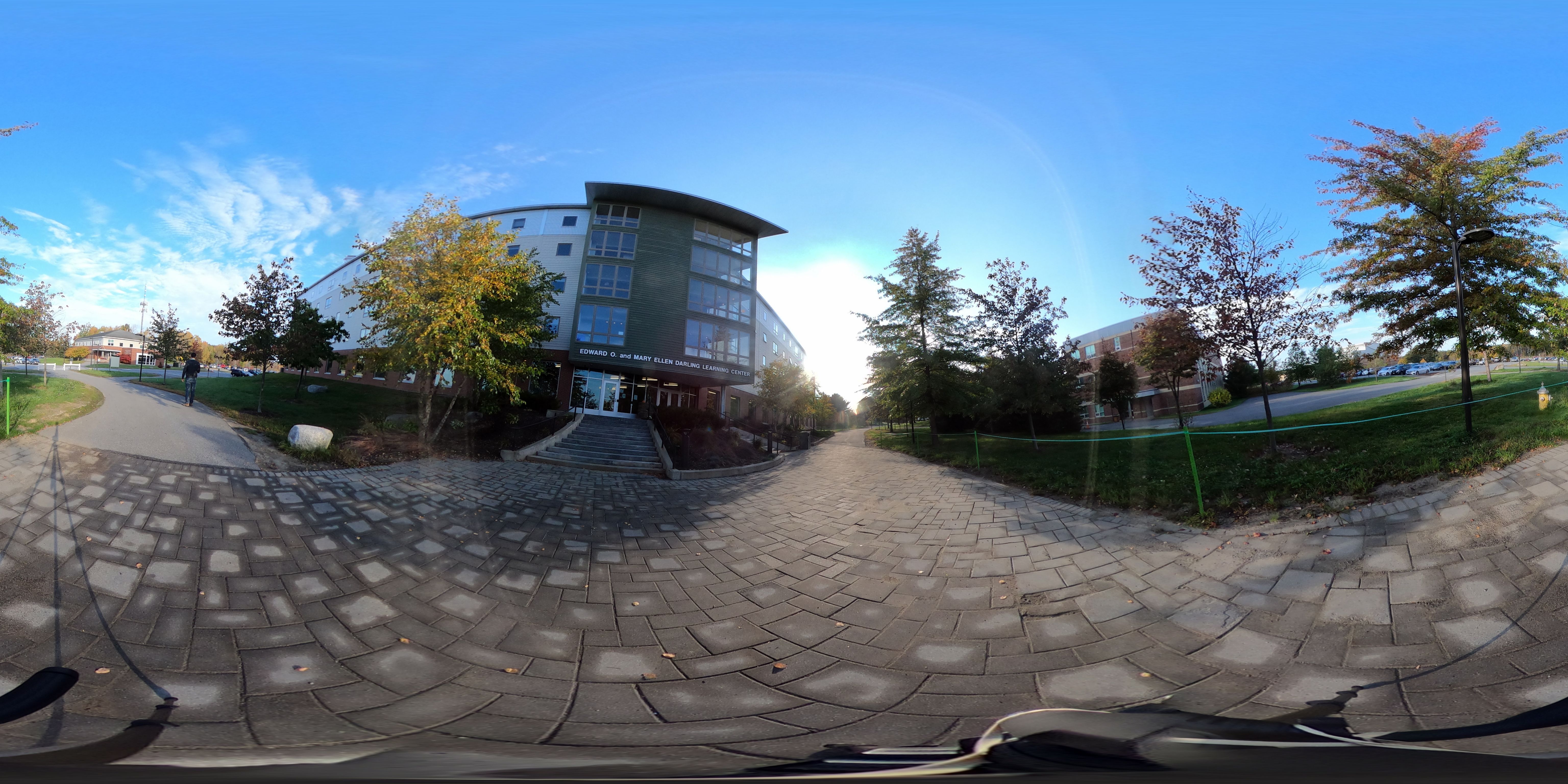 Experience immersive content